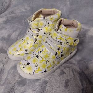NEW Monkey Feet Baby Shoes 2-3Y Childhood Cancer Aware Bee Yellow Ribbon